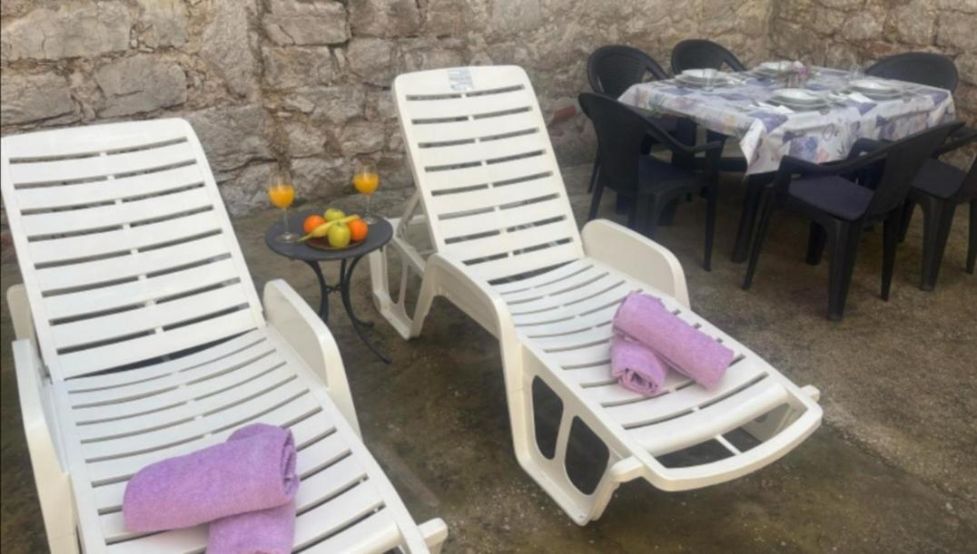 Ema Apartment Prvic Sepurine Bagian luar foto